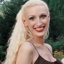 Laura Devere's Instagram, Twitter & Facebook