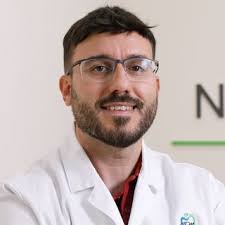 Buonasera, mi chiamo Ivan, sono di Torino, ho 35 anni, sono alto 1.83 cm e  peso 90 kg :il mio proble