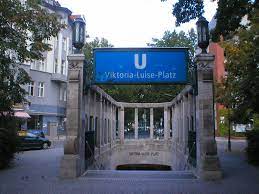 The station is located at the wittenbergplatz square in berlin's city west area, in the northwestern corner of the schöneberg neighbourhood. Viktoria Luise Platz Wikipedia