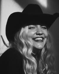 Savannah Gardner's Instagram, Twitter & Facebook