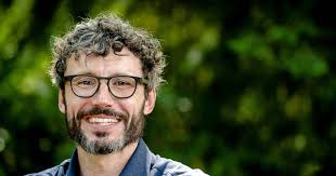 Creatief directeur floris van bommel is de 9e generatie schoenmaker binnen de van bommel familie. Uzsybenyfir Ym