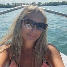 CanadianChristy 🇨🇦 (@chriftycent)