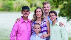 Majd akkor épüljenek a stadionok, ha a bennük játszók produkálnak is, ha megtelnek a most jobbára kongó. A Mi Hazassagunk Minden Nap Egy Meglepetes Meglepetes