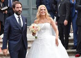 Tra gli ospiti eleonora daniele, irene ferri, malika ayane, giorgio pasotti e roby facchinetti. The Marriage Of Eleonora Daniele And The Other Gossip Of The Weekend Marriage Strapless Wedding Dress Wedding Dresses