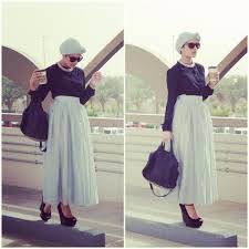 Pasti kamu pengen kan punya kulit seperti kakak yang ada dalam gambar? 25 Western Outfits To Wear With Hijab For Gorgeous Look