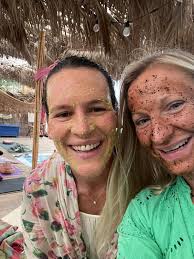 My wife and I travel to Tenerife every year and stay for a Month and love  every day. Been too other Canary islands 🇮🇨 🏝 but this is the favorite.  We both