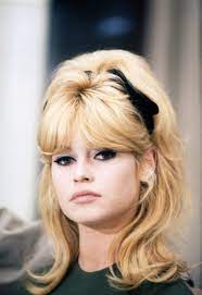 Cut brigitte bardot bangs with help from a hair and. Beauty Ikonen Der Perfekte Lidstrich Brigitte De