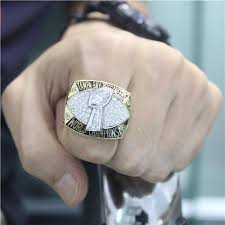 They feature 319 diamonds, which include 15 karats of white diamonds and 14 . Super Bowl Xxxvii 2002 Tampa Bay Buccaneers Championship Ring