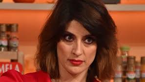 Isoardi şu anda gündüz oyunu gösterisi barındıran la prova del cuoco üzerinde rai uno. Dancing With The Stars Elisa Isoardi Injured Her Foot I Don T Know How I Ll Do It World Today News