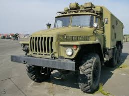 Der ural ist ein allradgetriebener russischer lastkraftwagen in haubenlenkerbauweise mit der antriebsformel 6x6. Ein Ural 4320 Mit Kofferaufbau Im Lufwaffenmuseum Berlin Gatow Fahrzeugbilder De