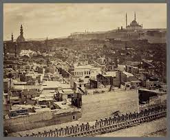 القاهرة 24 مارس 1862 صورة لمسجد محمد علي والقلعةز جامع السلطان حسن ملتقطة من مسجد ابن طولون جاءت الصورة بانورامية للقاهرة المصور الانجلي Old Egypt Cairo Egypt