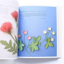 Coup De Cœur Pour Ce Livre De Kirigami Realise Par La Creatrice Japonaise Emiko Yamamoto Yamamotoemikopaperdecoration 43 Modeles De Fleurs En Kirigami