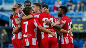 Medios españoles reportaron el fallecimiento de un aficionado en medio de las celebraciones por el campeonato del atlético madrid. Frtbrjehabzzim