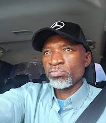 I've never seen anyone actually working at this building but each time I  pass here there is progress. Ndiye bamatisebenzesa kutulo aba.