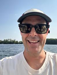 Toe in or Toe out ? What's the advantage of either ?