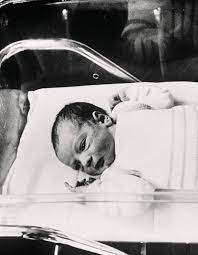 Découvrez nos magasins, nos services et achetez en ligne des milliers de produits à prix e.leclerc, livrables en magasin, en point relais ou à domicile partout en france. Amandine Premier Bebe Eprouvette Donne Naissance A Une Fille Elle