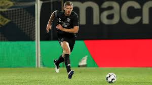 O que se passar esta noite pode ditar muito do futuro do clube na liga dos campeões. Jogo Em Direto Benfica Farense Liga Nos Futebol Sl Benfica Futebol Futebol Nacional Federacao Portuguesa De Futebol
