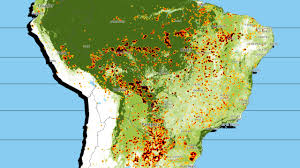 Elektrik kablolarından kaynaklı olduğu iddia edilen yangında binanın büyük bir bölümü duman altında. See A Real Time Map Of All The Fires Burning Down The Amazon