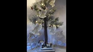 Außerdem geben die engel aus alten buchseiten einer geschenkverpackung die individuelle note. Diy Bastelidee Engel Aus Buchseiten Weihnachtsbaum Schmuck Schutzengel Geschenkanhanger Youtube