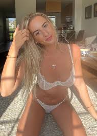 Hannah Lou - Free nude pics, galleries & more at Babepedia