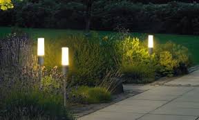 Gartenbeleuchtung Licht Fur Die Garten Und Grillparty Lightmag Gartenbeleuchtung Garten Landschaftsbeleuchtung