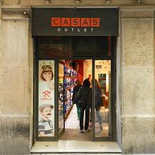 Casas es una tradicional cadena de zapaterías que cuenta con una enorme oferta, a través de marcas como dr. Casas Outlet Barcelona Ciutat Vella