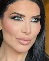 💐 Happy International Women's Day! let's celebrate the strength,  resilience, and beauty of women everywhere. Whether you express yourself  through makeup or any other form of artistry, remember that you are  powerful,