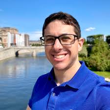 Creative Use of Mini Cast Iron Skillet for Baking a Pie