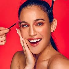 Lolita Moran's Instagram, Twitter & Facebook