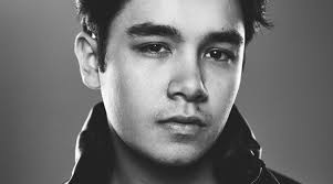 Oliver Heldens e Ian Asher retrabalham o clássico da música brasileira "Mas  Que Nada", de Sérgio Mendes