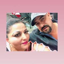 can i see glow in the dark nails? please & thank you. 😊