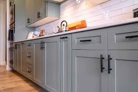 White shaker kitchen cabinet doors after the makeover. Knobs Or Pulls On Cabinets Differences Design Ideas Designing Idea