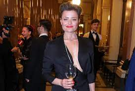 Erika stárková ordinace v růžové zahradě / 931. Role V Diskutovanem Serialu Ji Nepomohla Erika Starkova Je Bez Penez Sedmicka Cz