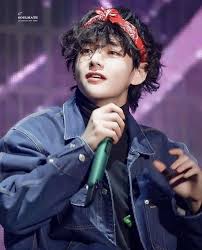 Taetae In 2020 Bts Headband Kpop Hair Curly Hair Styles