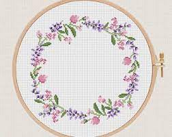 I'm using the same floss color as i did for the stem stitch base, but feel free to use a different color for the leaves. Retro Flowers Cross Stitch Pattern Counted Cross Stitch Etsy Olculu Kanaviceler Kanavice Ornekleri Kanavice