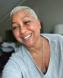 Melanie Pratt's Instagram, Twitter & Facebook