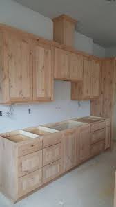 30 Pallet Wooden Latest Kitchen Project Ideas Pallet Ideas Rustieke Keukenkasten Keukenkast Keuken Ontwerp