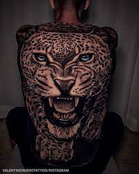 The dutch footballer memphis depay channelled the lion within him by getting a full face of a lion tattooed that covers his whole back. Espn Fc On Twitter Napoli S Matteo Politano And Lyon S Memphis Depay Are Currently Competing For The Best Back Tattoo In Football Via Valentinorussotattoo Instagram Https T Co Cjb2be7g6f