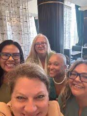 Tracy Devoe's Instagram, Twitter & Facebook