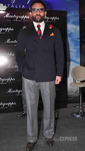 Kangana Ranaut Takes Off Saif Ali Khan Is All Suited Up Jeans Outfit Men Suits Saif Ali Khan