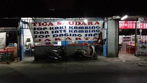 Sop saudara merupakan kuliner khas sulawesi selatan yang sayang untuk dilewatkan. Sop Kaki Kambing Tiga Saudara Jatiwarna Restoran Sate