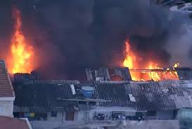 URGENTE: Incêndio Gigante Atinge a Liberdade em SP! Veja as Imagens!