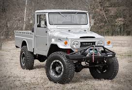 El toyota land cruiser serie 70 en su versión pick up, es pura robustez, fuerza para el mal camino y excelente durabilidad. 1965 Toyota Fj45 Pickup Restomod
