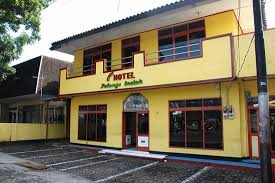 Ya, pelangi adalah hal yang paling dinantikan oleh banyak orang setelah hujan turun. Bathroom In Pelangi Indah Hotel Picture Of Pelangi Indah Hotel Bandung Tripadvisor