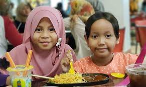 Berikut ✅ gambar selamat idul fitri 2021 & kata ucapan lebaran 2021 kepada keluarga, dan #55 gambar selamat idul fitri dan ucapan lebaran 2021 beli es di warung bu rima. Sepiring Berdua Portraitphotography Portrait Kids Girl Hijab Hijabfashion Food Foodporn Noodles Foodphotography Shotongalaxys9plus