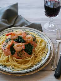 Pates Aux Crevettes Sauce Cremeuse A L Ail Epinards Mozzarella Et Tomate Pates Crevettes Recettes De Cuisine Et Recettes De Boissons