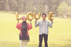Entdecke rezepte, einrichtungsideen, stilinterpretationen und andere ideen zum ausprobieren. Buatmu Yang Tak Mau Repot Menyiapkan Prewedding 10 Ide Outfit Untukmu Dan Pasangan Ini Bisa Jadi Pilihan