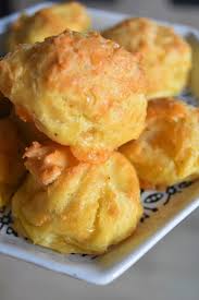 Les Gougeres Ont Toujours Un Succes Fou A L Aperitif Ces Petits Choux Au Fromage Sont Faciles Et Delicieux Gougere Fromage Recette Aperitif Gougeres