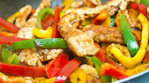 Recette De Saute De Dinde Au Paprika Et Au Poivron Poulet Au Curcuma Plat Recettes De Cuisine