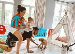 Ama arkadaş gruplarımızda denk geliyorduk. Anil Altan Dan Pelin Akil E Ucuncu Cocugu Kendin Yap Magazin Haberleri Fiskos Haberleri